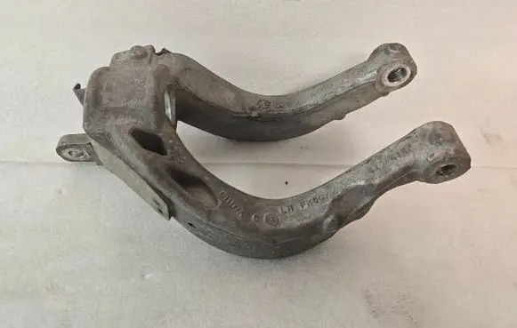 Volvo S60 Lower shock absorber bracket 31476122