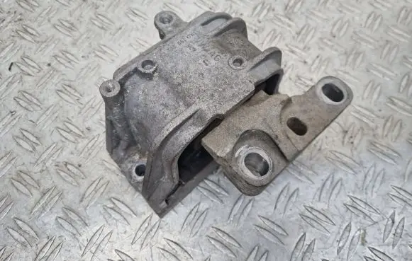 Volkswagen PASSAT CC Engine mount bracket 1K0199262M