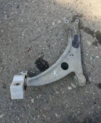 Volkswagen PASSAT B6 Front lower control arm/wishbone