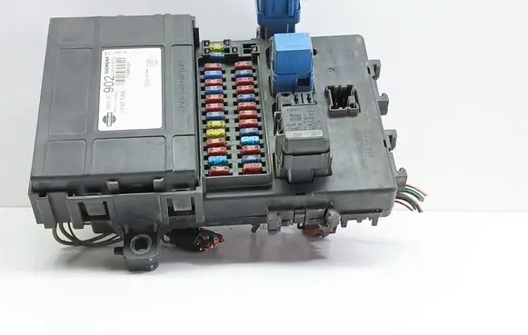 Nissan Terrano Fuse module 285519F 5WK48510 7104602291