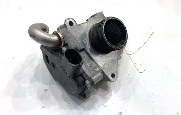 Volkswagen PASSAT B8 EGR valve 04L131501R