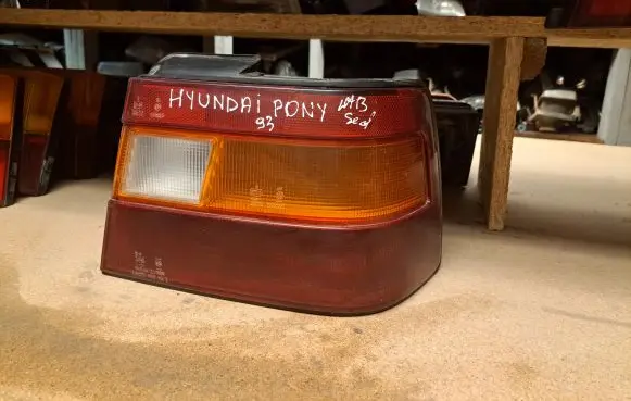 Hyundai Pony Rear/tail lights 7R011142 011142