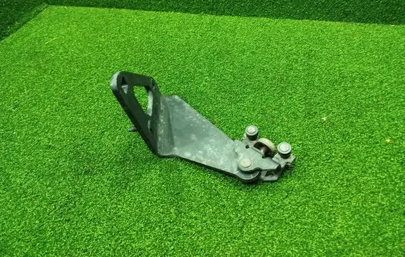Renault Trafic III (X82) Sliding door lower roller guide/hinge 745965439R 93451798