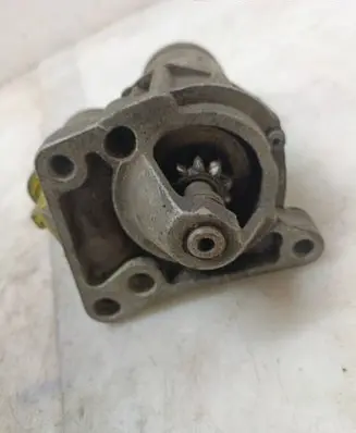 Renault Espace I Starter motor D6RA33 V03849657