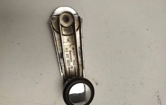 Audi A4 S4 B5 8D Front door window winding handle 443837581D