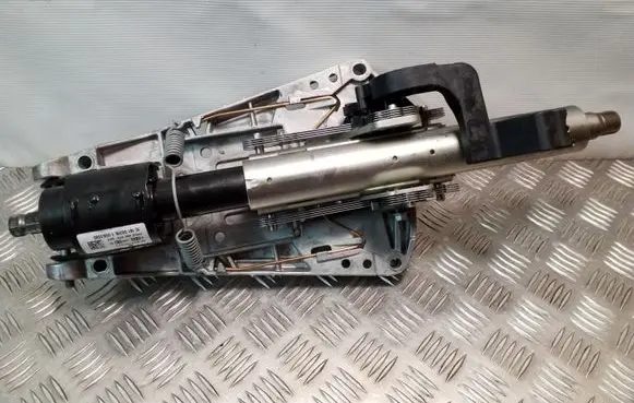 Steering wheel axle set
