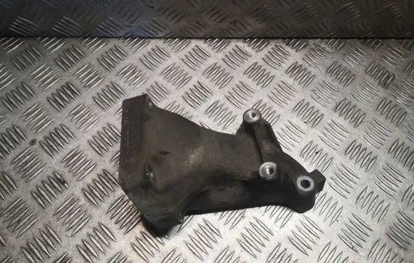 Mercedes-Benz E W211 Engine mounting bracket 6112230704 A6112230704