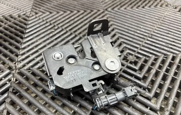 Alfa Romeo Stelvio Engine bonnet/hood lock/catch 50547307