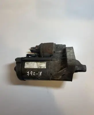 Opel Vivaro Starter motor 233000106R