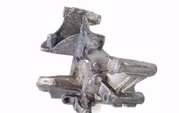 Volkswagen Transporter - Caravelle T5 Engine mounting bracket 070199343B