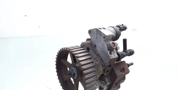 Mitsubishi Space Star Fuel injection high pressure pump 8200108225 0445010075 7700104018D