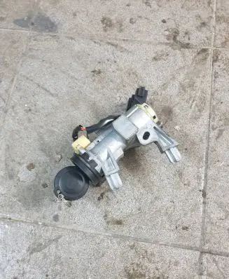 Smart ForFour I Ignition lock MR587813 5WK45107