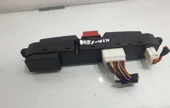 KIA Ceed Hazard light switch 937001H000