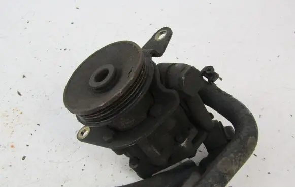Nissan Almera Tino Power steering pump 