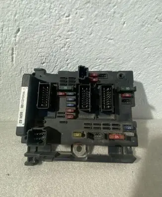 Peugeot 307 Fuse module 9646405180 20413152