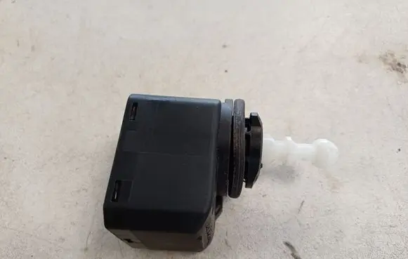 Audi A6 S6 C6 4F Headlight level adjustment motor 00883000