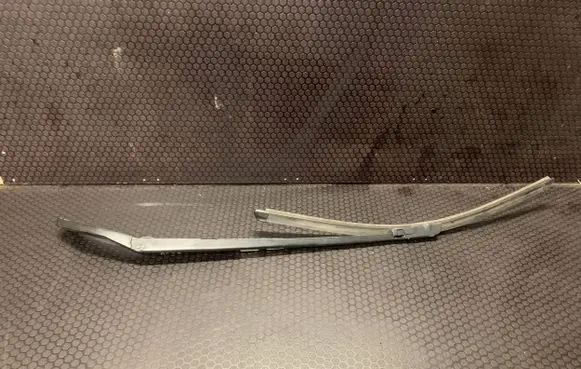 Front wiper blade arm