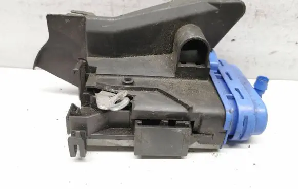 Audi A4 S4 B5 8D Rear door lock 4D0185a