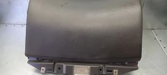 Volvo V70 Glove box 8650374