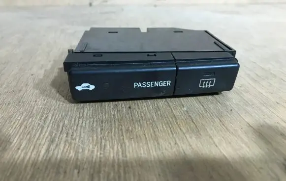 Windscreen/window heater switch