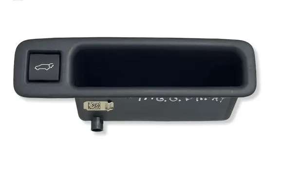 Toyota Highlander XU70 Tailgate opening switch 748110E030