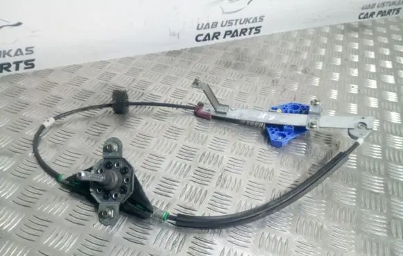 Rear door manual window regulator