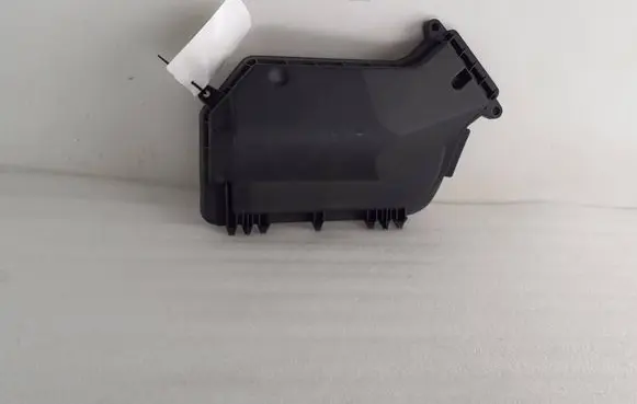 Porsche Macan (95B) Fuse box cover 8K1907613C