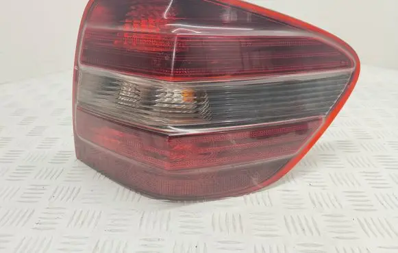 Mercedes-Benz ML W164 Rear/tail lights 404122R