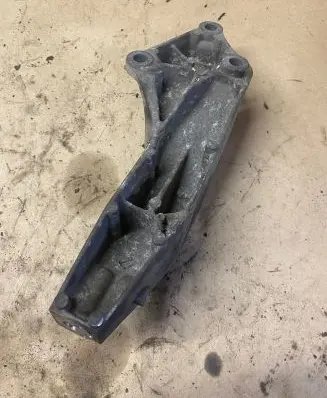 Mercedes-Benz A W168 Engine mounting bracket A168241