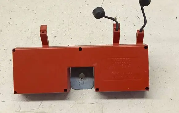 Volvo XC70 Aerial antenna amplifier 30752894 AN3AA 8036393