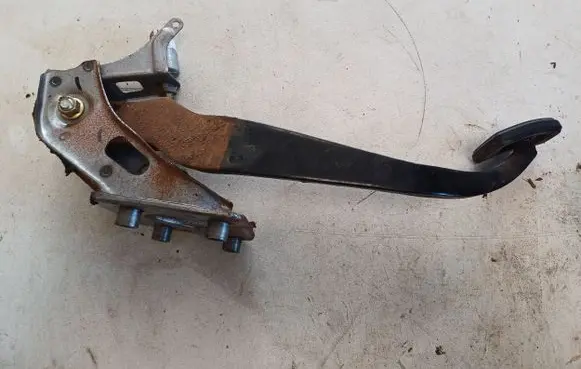 Toyota Yaris Brake pedal 