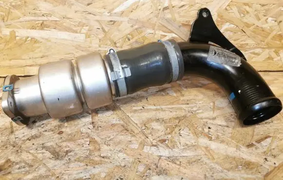 Ford Focus Intercooler hose/pipe AV616C750AE