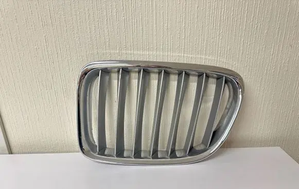 BMW X1 E84 Front bumper upper radiator grill 51112993305 51112993307
