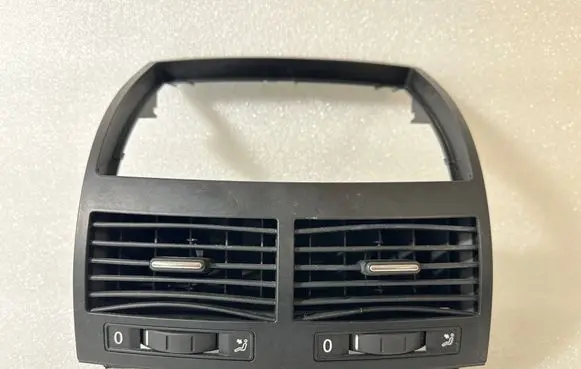 Volkswagen Touareg I Dash center air vent grill 7L6819727