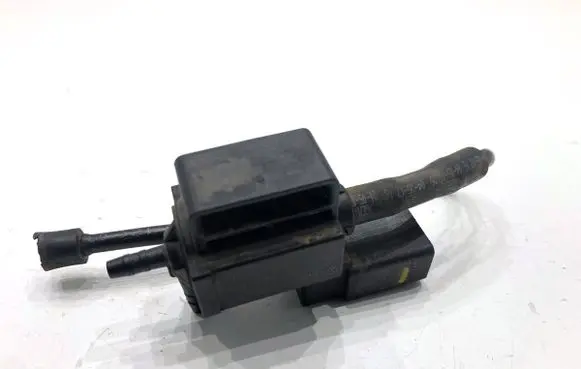 Audi A6 S6 C7 4G Fuel pressure regulator 06H906283B