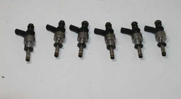 Audi A6 S6 C7 4G Fuel injector 104390520