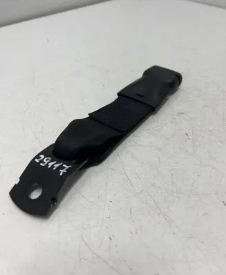 Toyota Verso-S Middle seatbelt buckle (rear) 2094330