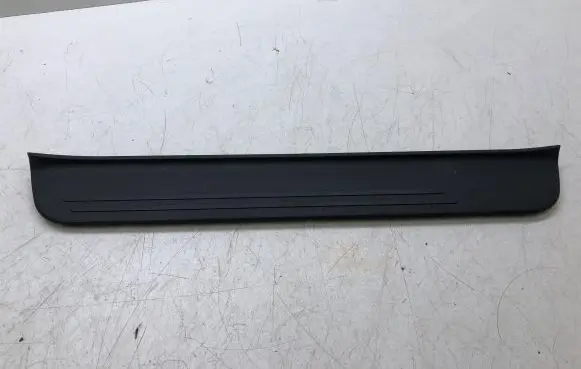 Hyundai i30 Side skirt front trim 85883G4000