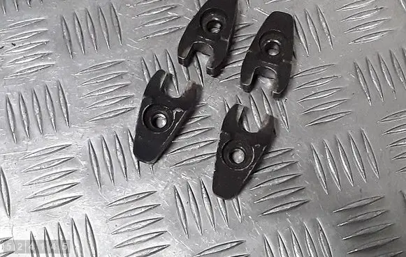 Peugeot 206 Fuel Injector clamp holder 