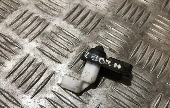 Suzuki Swift I Front door sensor coupe 