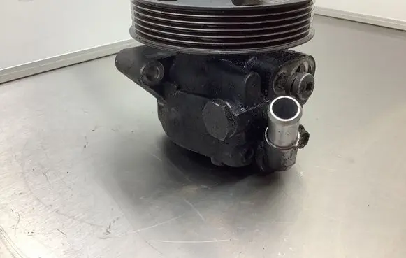 Ford S-MAX Power steering pump 6G913A733CA