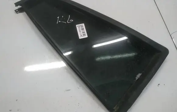 Toyota Corolla Verso AR10 Rear vent window glass AS3