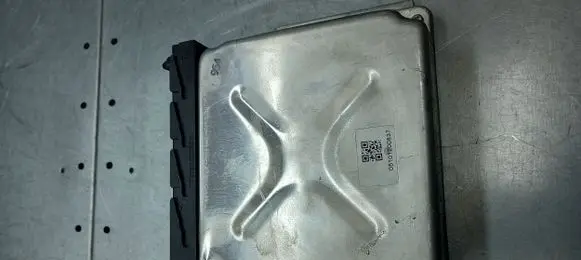 Volvo V70 Engine control unit/module ECU 30684877A