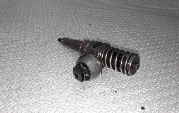 Audi A4 S4 B6 8E 8H Fuel injector 038130073BA