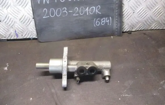 Volkswagen Touran I Master brake cylinder