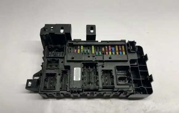 Ford Mustang VI Fuse module JR3T15604