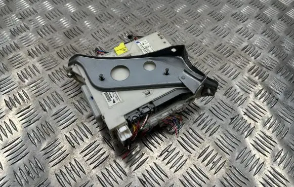 Lexus GS 300 350 430 450H Fuse module 8273030B61
