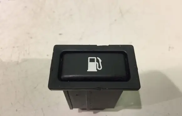 Toyota Avensis T250 Fuel tank opening switch 156795 5660J34