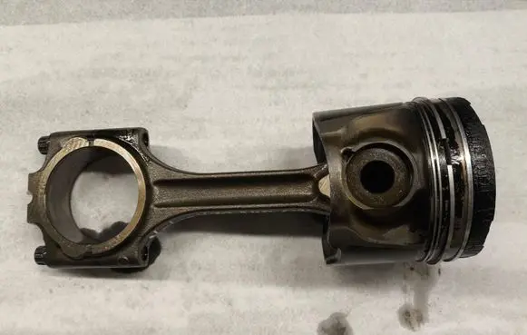 Volvo V70 Piston with connecting rod 81L794