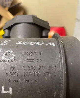 Audi A8 S8 D2 4D Mass air flow meter 077133471D 0280217804